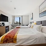 Hotel Ramada By Wyndham Flushing Queens 3*