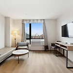 Hotel Ramada By Wyndham Flushing Queens 3*