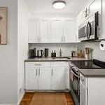 Chic Modern Unit In Nyc