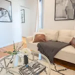 Modern 3Bd Rose Hills Manhattan Terrace Space