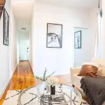 Chic 2Bd Upper East Side Retreat