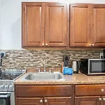 Apartment Chic 2bd Upper East Side Retreat