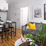 Spacious 3br Retreat Near Times Square Apartment