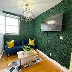 Apartment Madison Ave Oasis
