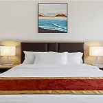 Hotel Ramada By Wyndham Flushing Queens 3*