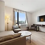 Hotel Ramada By Wyndham Flushing Queens 3*