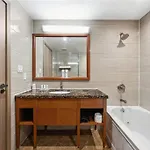 Ramada By Wyndham Flushing Queens Hotel New York