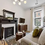 3br Brownstone Near Subway & Columbia Uni * New York