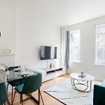 Contemporary 1 Bedroom In Nyc