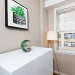 2 Bed Ideally Located In Ues Of Manhattan Apartment *