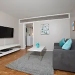 2 Bed Ideally Located In Ues Of Manhattan Apartment *