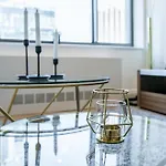 Bright 2 Bedrooms 2 Bathrooms Unit