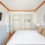 Contemporary 2 Bed 2 Bath Apt Bright And Sunny