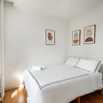 Beautiful 3 Bedroom Unit In Prime Location Apartment *