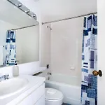 Sunny 3 Bedroom 1 Bath In Nyc Apartment *