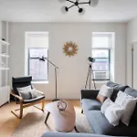 Beautiful 3 Bedroom Unit In Prime Location Apartment New York