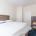 5 Bedroom 2 Bath Full Floor Midtown Apartment *
