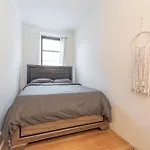 5 Bedroom 2 Bath Full Floor Midtown *