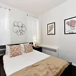 Furnished 2 Bedroom Apartment Midtown West Nyc