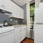 Cozy Studio Near Central Park!
