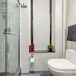 Apartment 2 Bedroom Luxury Unit In The Heart Of Manhattan