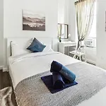 3 Bedroom Family In Hells Kitchen * New York