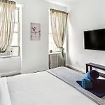 3 Bedroom Family In Hells Kitchen *