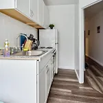 3 Bedroom Family In Hells Kitchen Apartment *