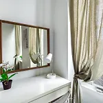 3 Bedroom Family In Hells Kitchen Apartment *