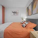 3 Bd Apartment Close To Central Park
