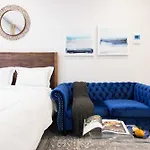 240-9 Luxury Prime Location Studio W&D