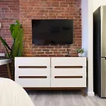 240-6 New Studio Prime Location W&D In Unit