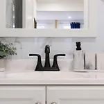 Apartment 240-15 Luxury Prime Location W&d *
