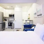 240-6 New Studio Prime Location W&D In Unit