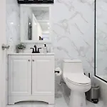 240-15 Luxury Prime Location W&d *