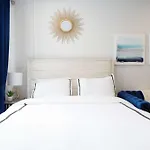 240-15 Luxury Studio Prime Location W&D