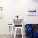 240-6 New Prime Location W&d In Unit Apartment