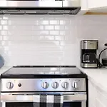 240-5 New Prime Location Studio W&D In Unit