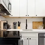 Apartment 240-15 Luxury Prime Location W&d