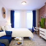 Apartment 240-6 New Prime Location W&d In Unit *