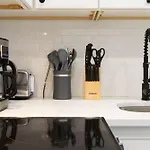 Apartment 240-15 Luxury Prime Location W&d *