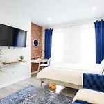 Apartment 240-15 Luxury Prime Location W&d New York