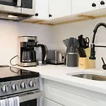 240-15 Luxury Prime Location W&d * New York