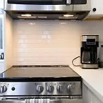 Apartment 240-15 Luxury Prime Location W&d *