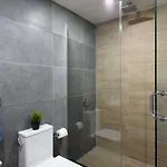 1597-3 Studio Upper East Side Apt W&D In Unit