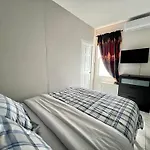 3 Bedrooms In 2Nd Floor Modern Brooklyn Home, Close To J Train