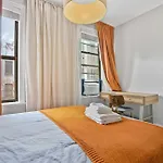 2bd Urban Ease In Lower East Side New York