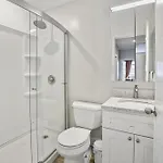 2bd Urban Ease In Lower East Side Apartment *