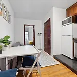 Prime Manhattan Location Family Friendly 2Br