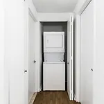 Bright 2 Bedrooms 2 Bathrooms Unit Apartment *